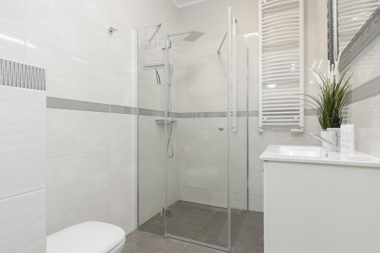 Modern One Bedroom Apartment With Parking In Lodz By Renters Prestige Εξωτερικό φωτογραφία